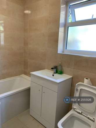 Spring Grove Crescent, Hounslow, Image 5