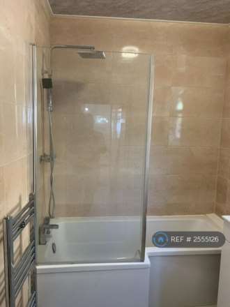 Spring Grove Crescent, Hounslow, Image 6