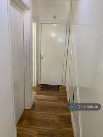 Spring Grove Crescent, Hounslow, Image 9