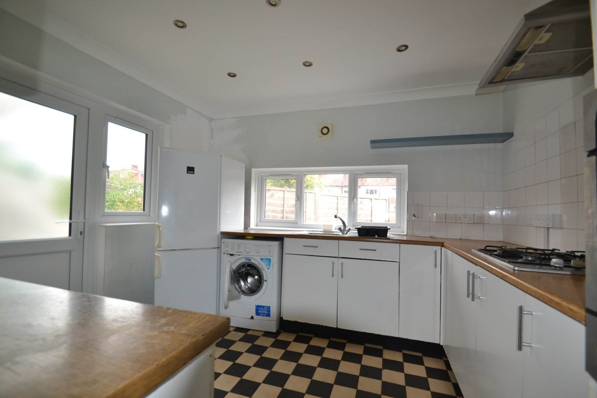 Gunnersbury Avenue, London, Image 1