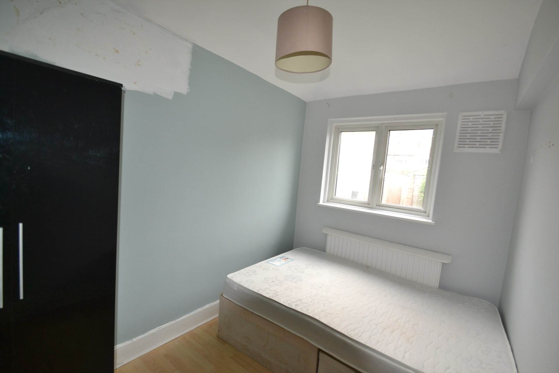 Gunnersbury Avenue, London, Image 4