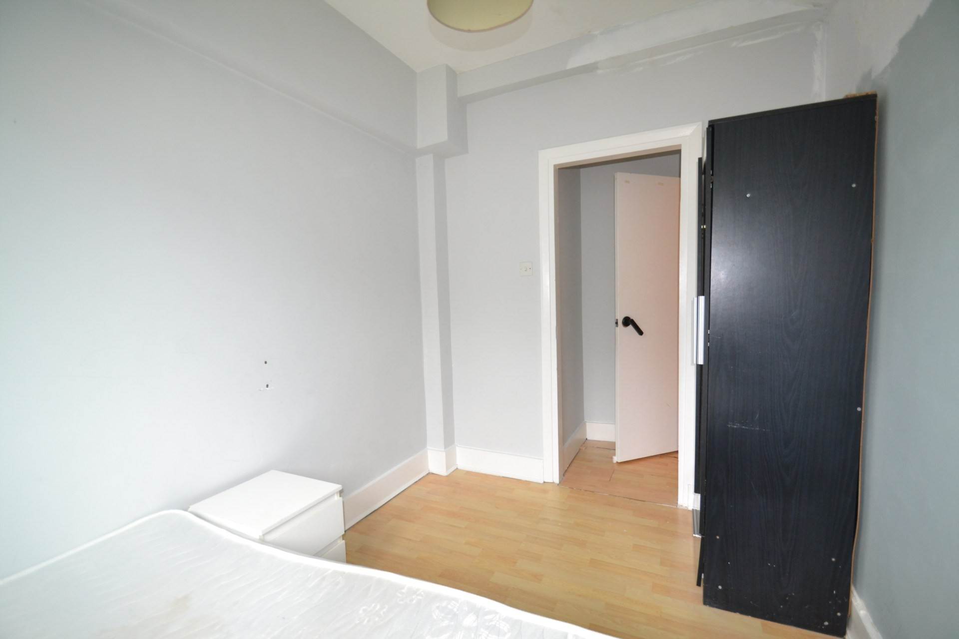 Gunnersbury Avenue, London, Image 5