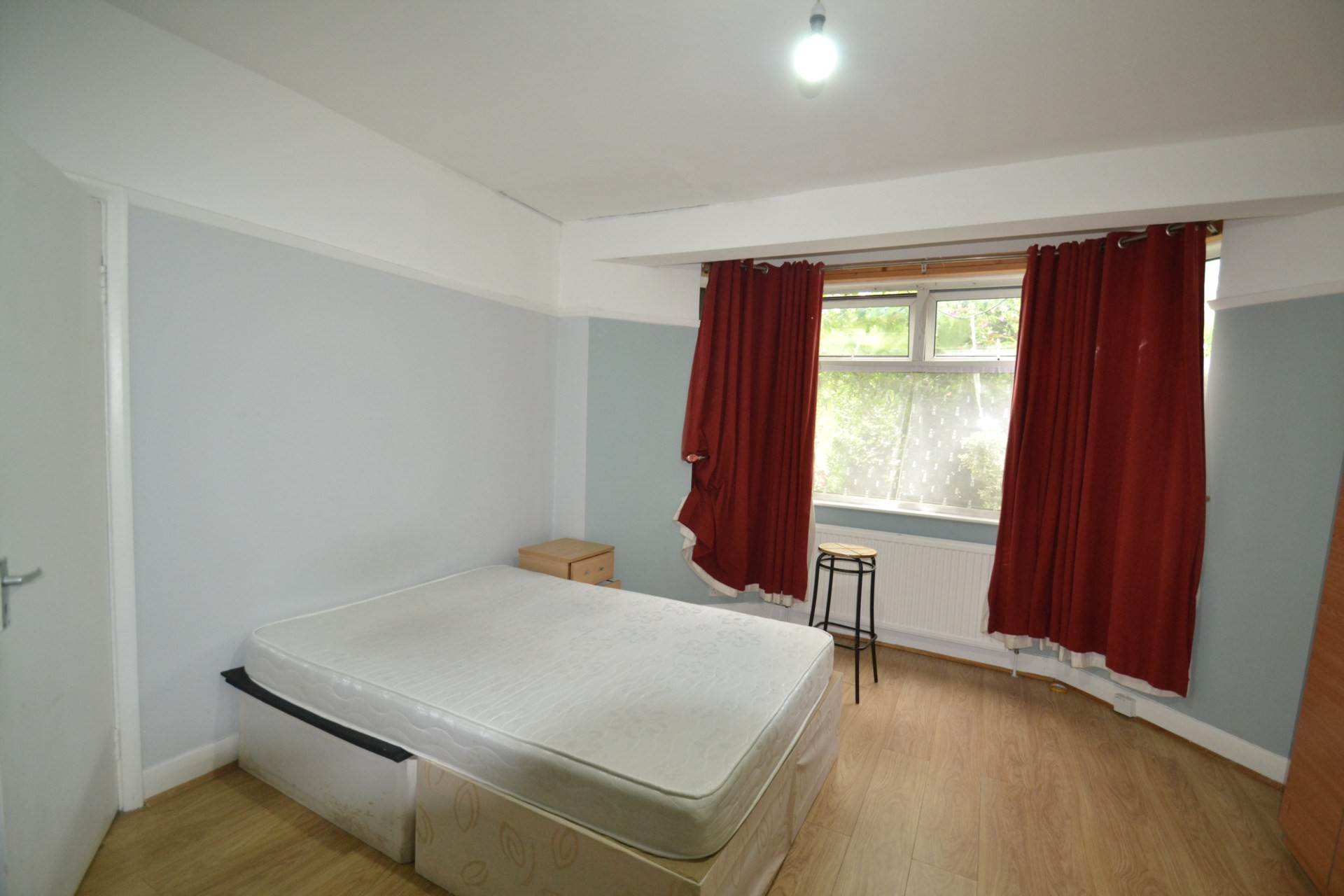 Gunnersbury Avenue, London, Image 6