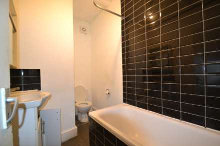 Gunnersbury Avenue, London, Image 2