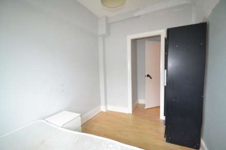 Gunnersbury Avenue, London, Image 5