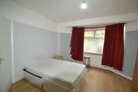 Gunnersbury Avenue, London, Image 6
