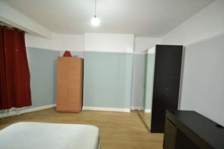 Gunnersbury Avenue, London, Image 7