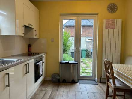 Mellitus Street, London, Image 4