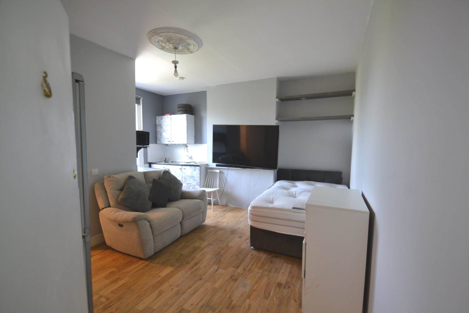 Sutton Court, Chiswick, Image 2