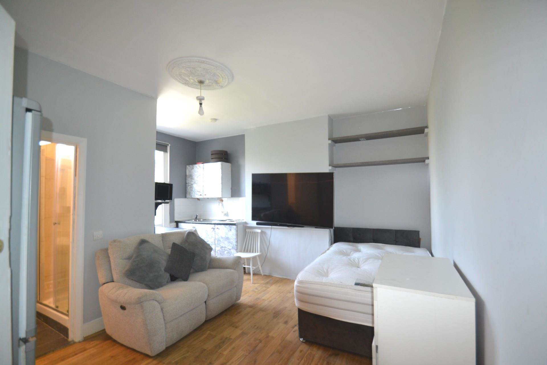 Sutton Court, Chiswick, Image 3