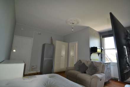 Sutton Court, Chiswick, Image 13