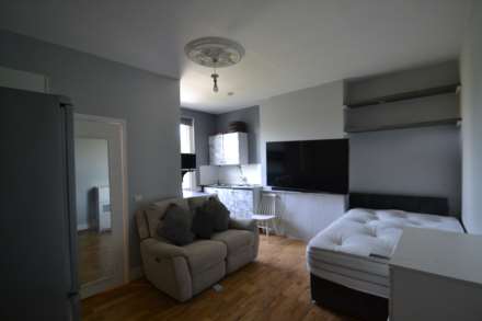 Sutton Court, Chiswick, Image 15