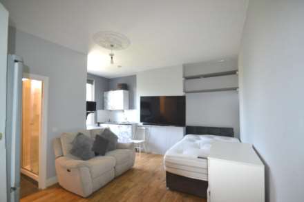 Sutton Court, Chiswick, Image 3