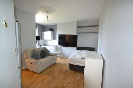 Sutton Court, Chiswick, Image 4