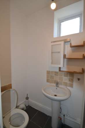 Sutton Court, Chiswick, Image 9