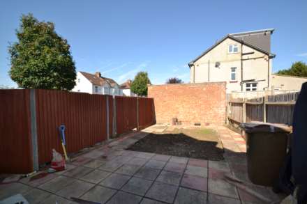 Edgestone Gardens, Harrow, Image 10