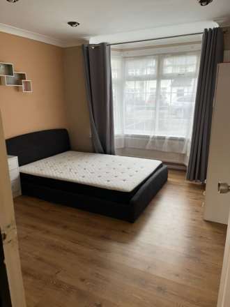 Drew Gardens, Greenford, Image 1