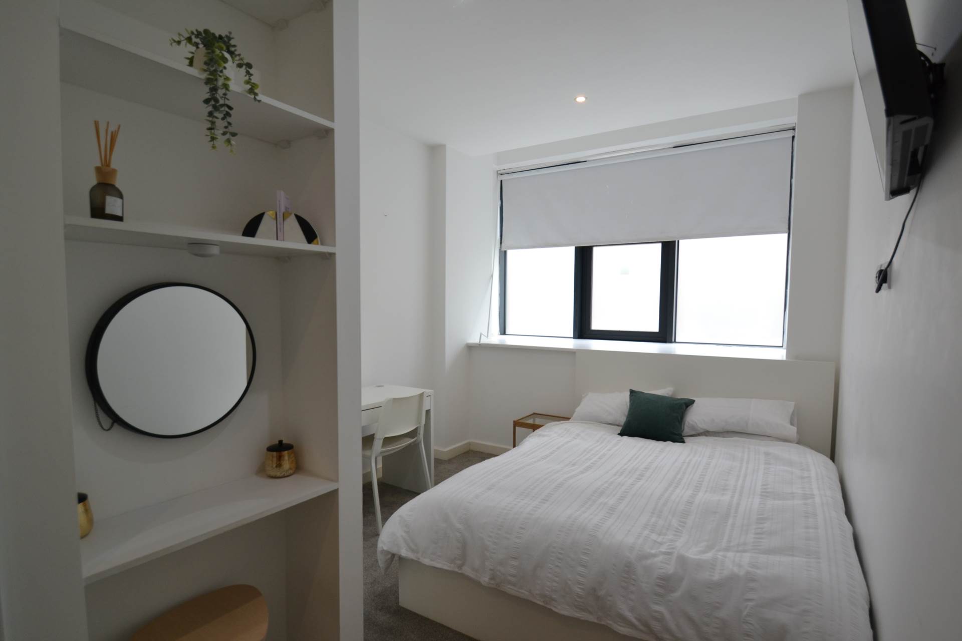Room           London Road, Kingston Upon Thames, Image 1