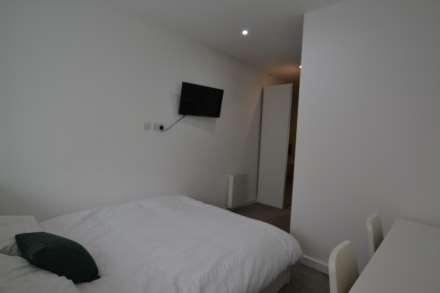 Room           London Road, Kingston Upon Thames, Image 2