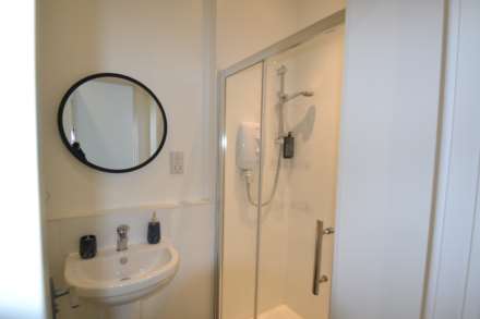 Room           London Road, Kingston Upon Thames, Image 3