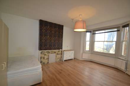 Sutton Court Road, Chiswick, Image 3