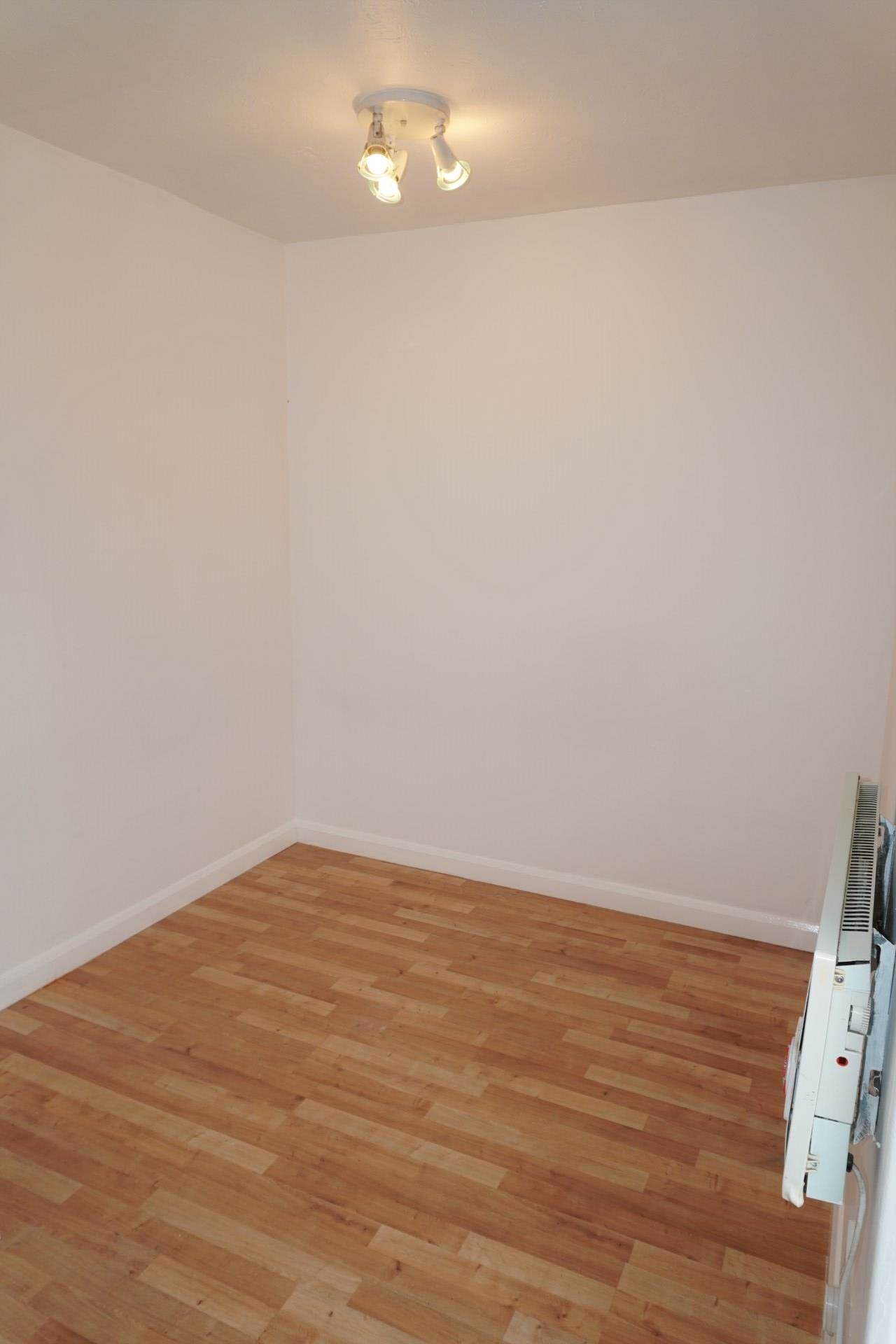 Corris Green, London, Image 6