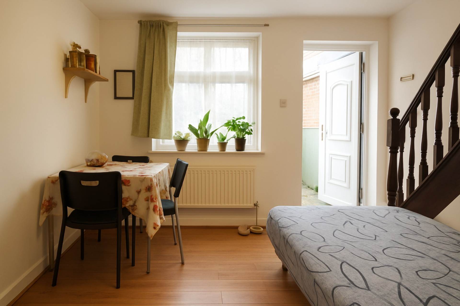 Sycamore Avenue, London, Image 2