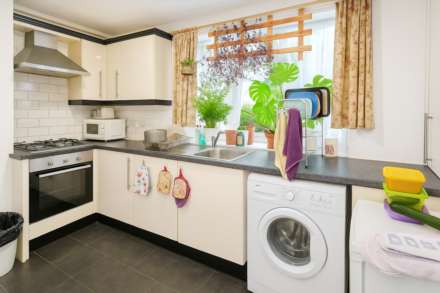 Sycamore Avenue, London, Image 1