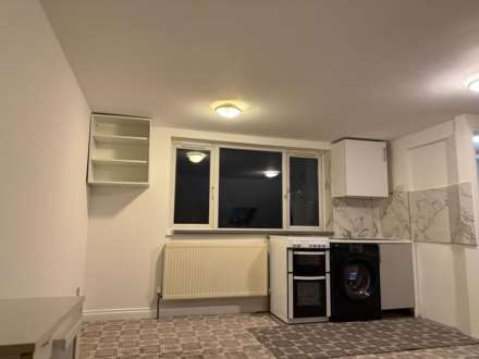 Priory Gardens, London, Image 3