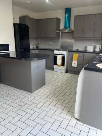Springwell Road, Hounslow, Image 4
