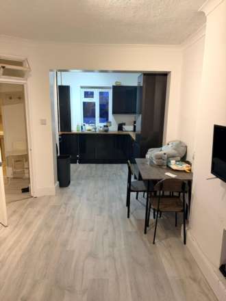 Trafalgar Road, London, Image 3