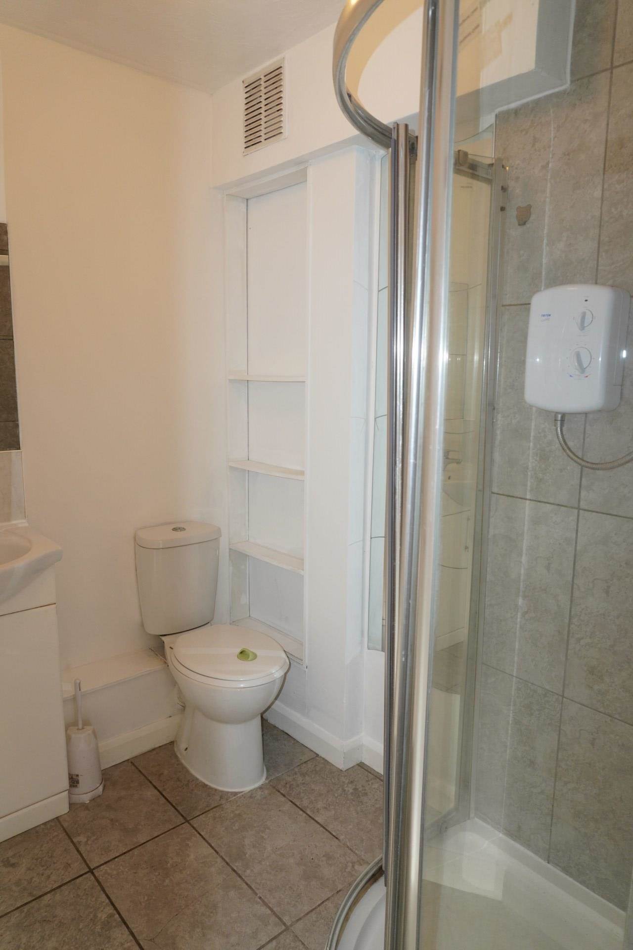 Corris Green, London, Image 11