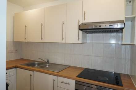 Corris Green, London, Image 12