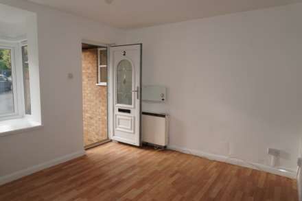 Corris Green, London, Image 4