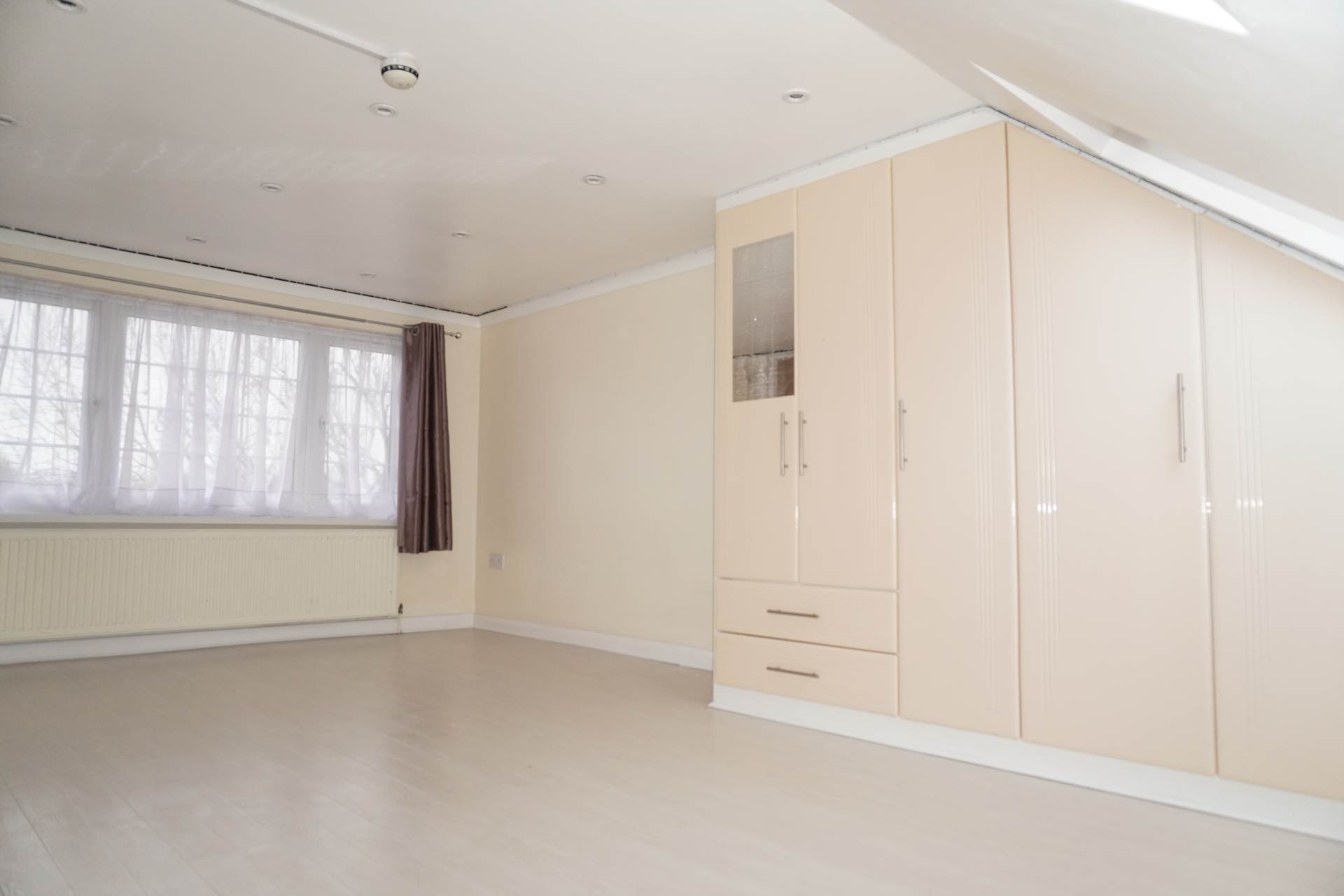 Lady Margaret Road, Uxbridge, Image 4