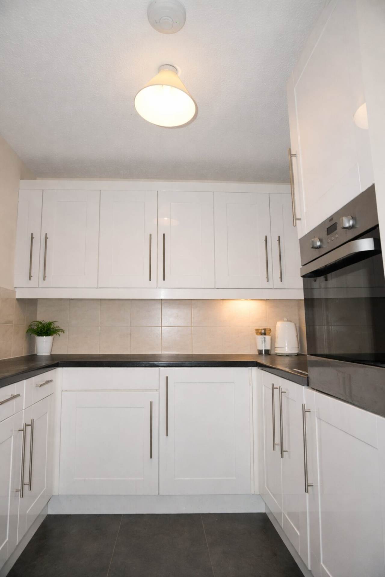 Walker Close, London, Image 4