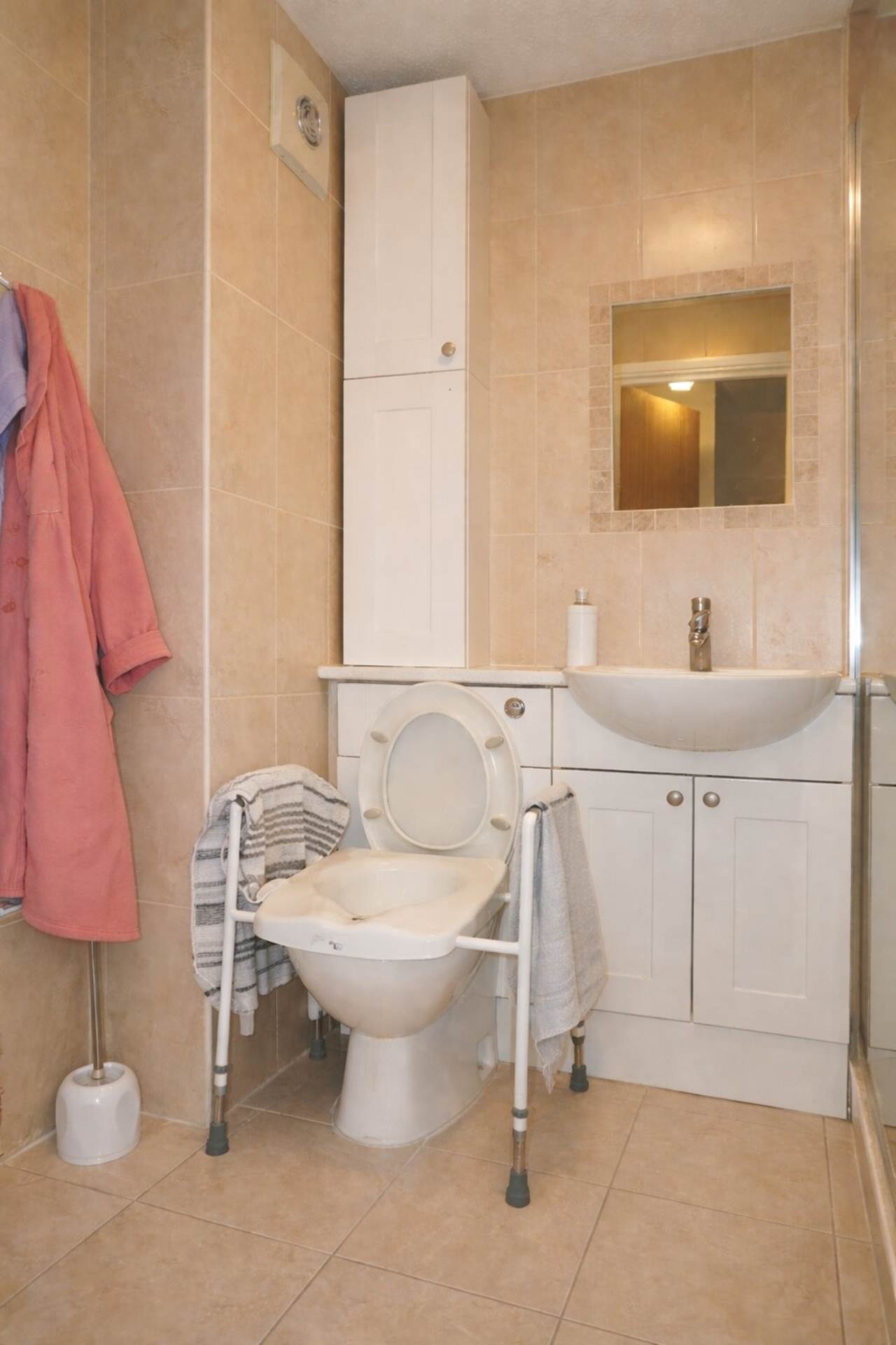 Walker Close, London, Image 5