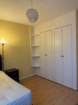 Mellitus Street, London, Image 4