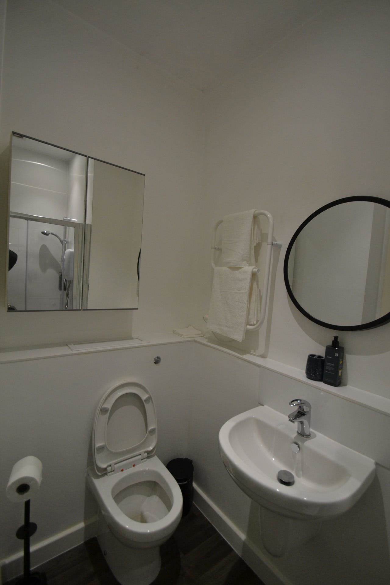 London Road, Kingston Upon Thames, Image 5