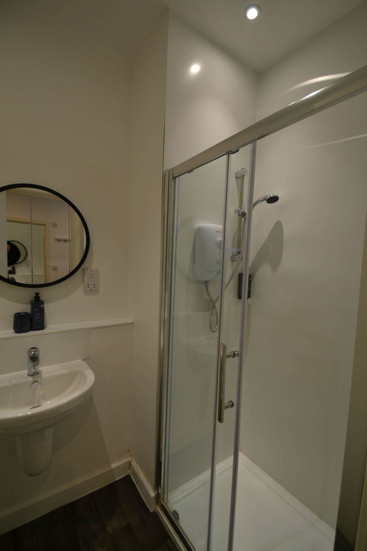 London Road, Kingston Upon Thames, Image 6