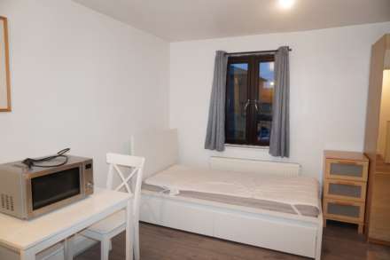 Haymill, Uxbridge, Image 7