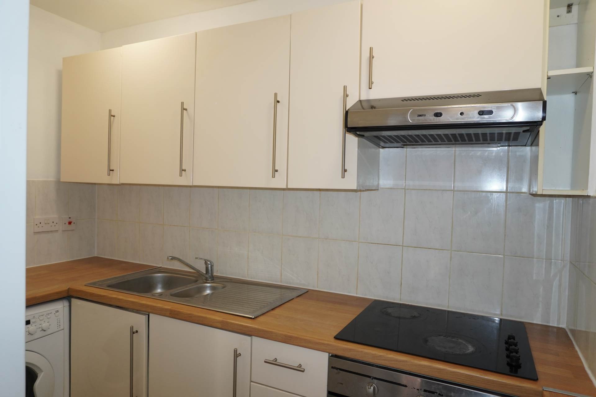 Corris Green, London, Image 10