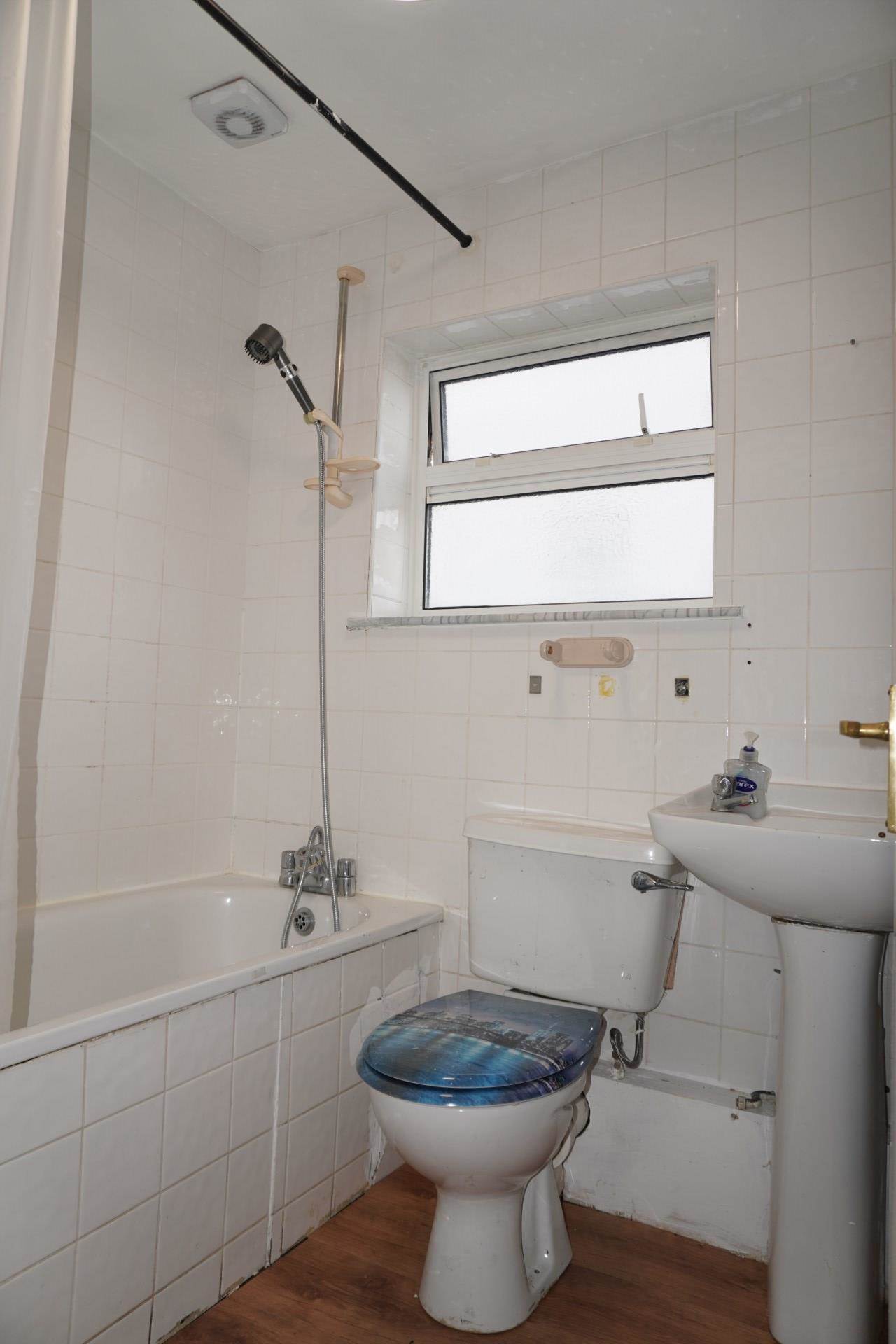 The Broadway, London, Image 3