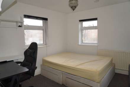 The Broadway, London, Image 4