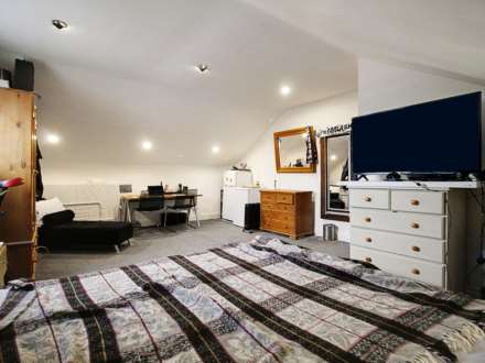 St. Stephens Avenue, London, Image 4