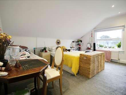 St. Stephens Avenue, London, Image 6