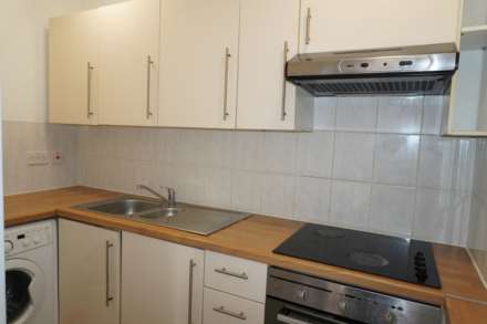 Snowdon Drive, London, Image 9