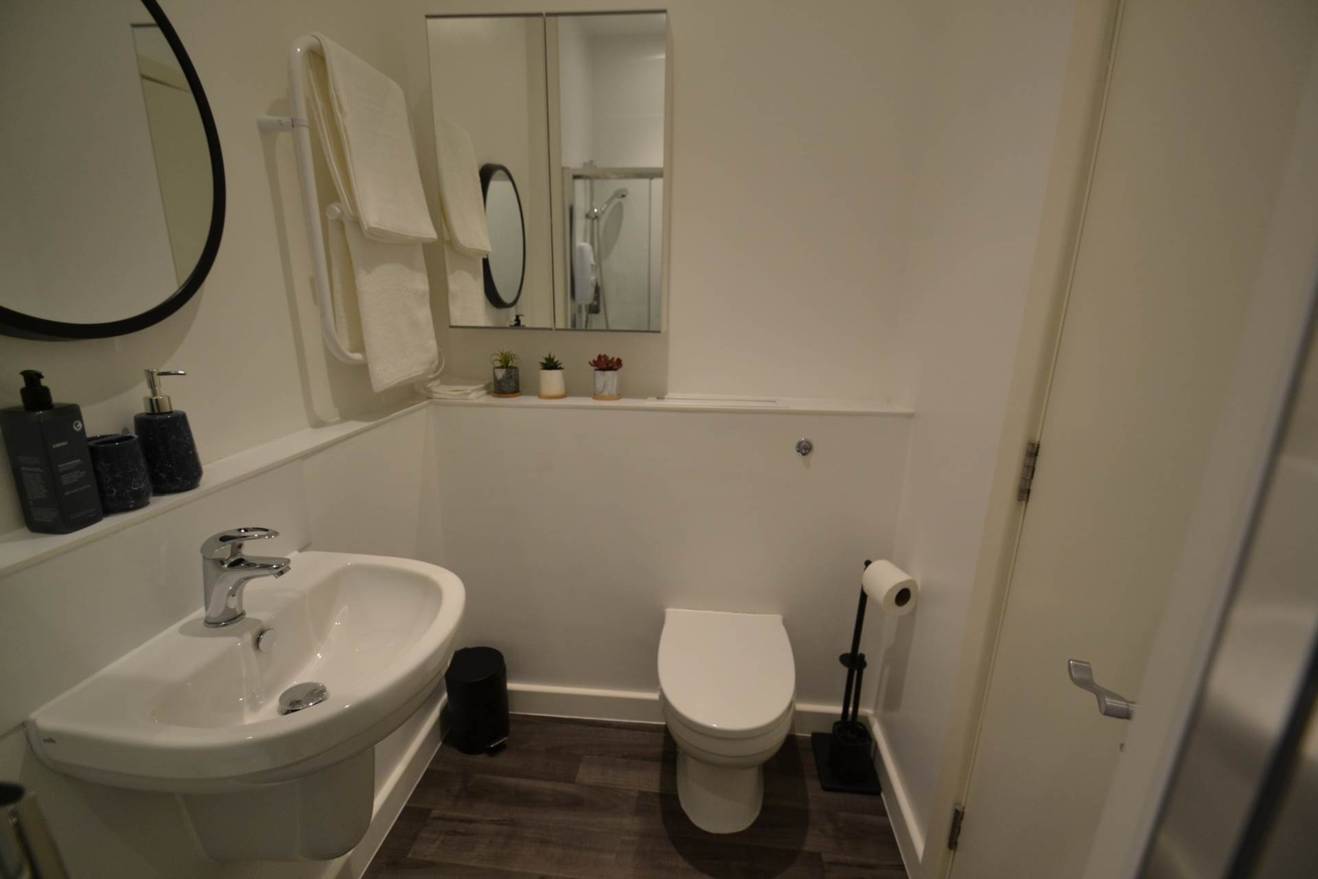 Unit        London Road, Kingston Upon Thames, Image 5