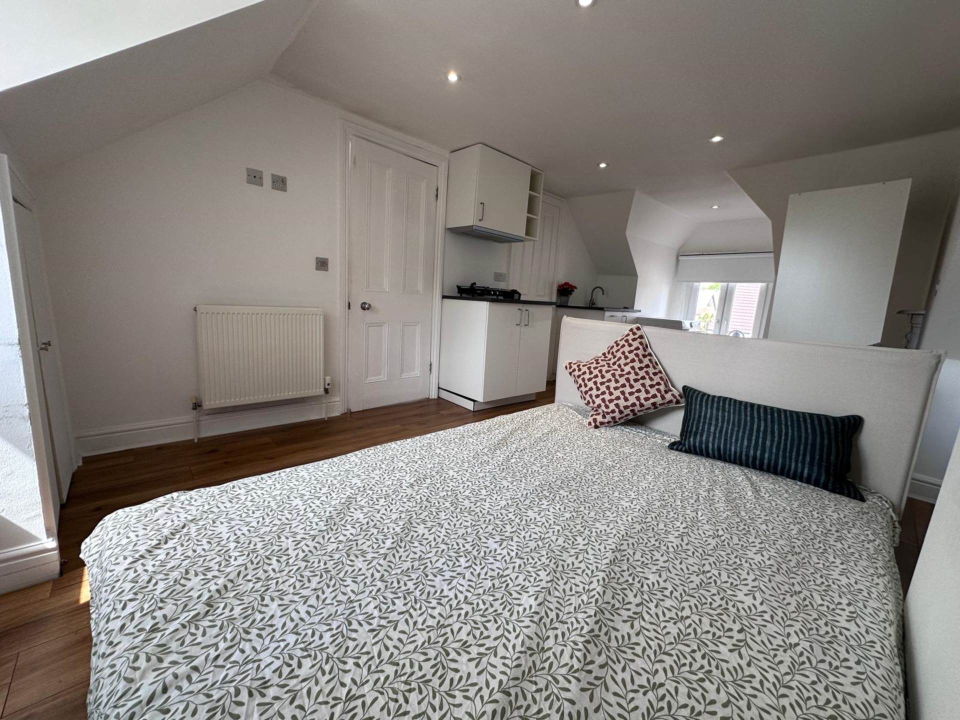 Gordon Road, London, Image 1