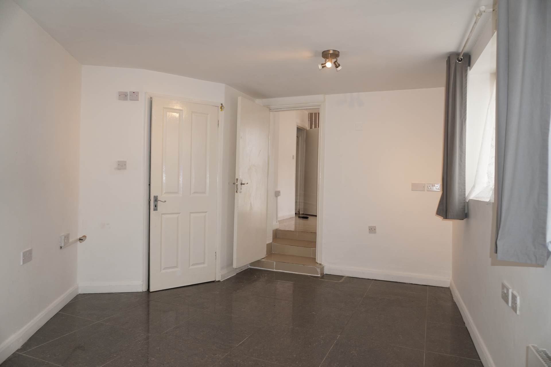 Berry Way, London, Image 11